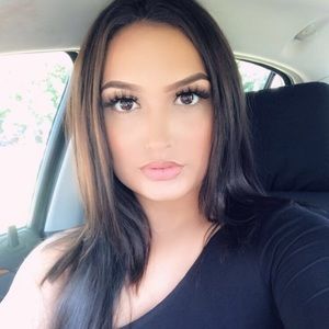 Meet your Posher, Esmeralda